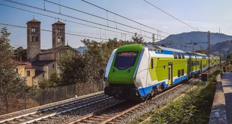 Trenord, nel weekend aumentano le corse per il lago di Garda