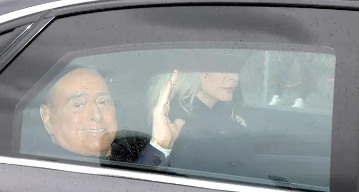 Berlusconi dimesso dal San Raffaele dopo 45 giorni