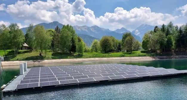 Pannelli fotovoltaici sull’acqua: nelle Giudicarie il primo impianto flottante in Italia