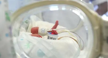 Neonato muore poche ore dopo il parto all’ospedale di Cles