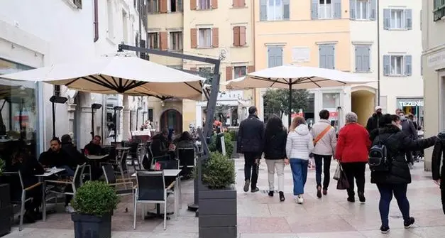 Plateatici, semplificata la procedura. Confcommercio Trentino esulta: “Dopo la pandemia è un’offerta imprescindibile”
