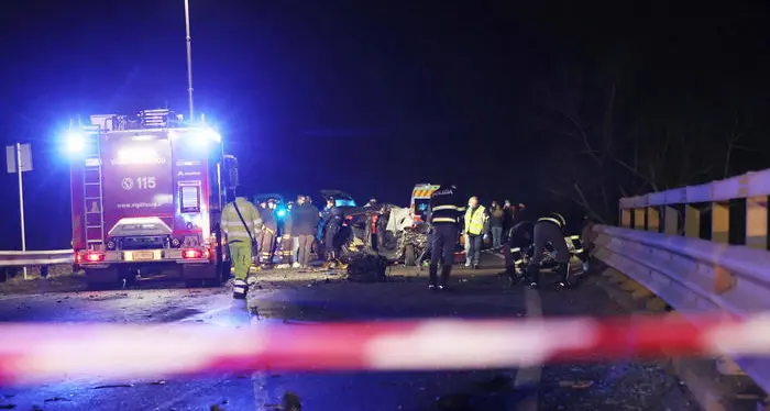 Ancora una tragedia sulla strada: auto con 5 giovani contro il guardrail, due morti a San Donà di Piave