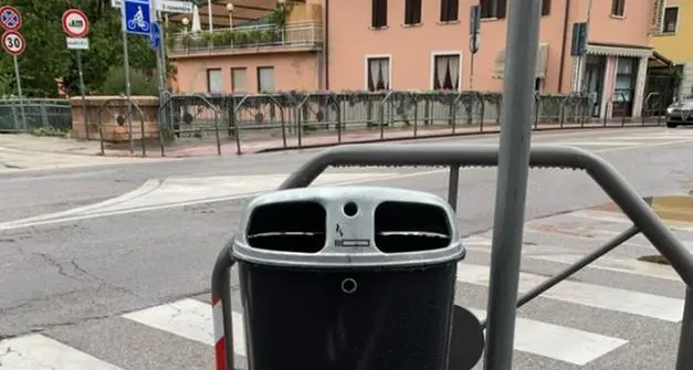 Trento, il Comune aumenta la dotazione dei cestini stradali
