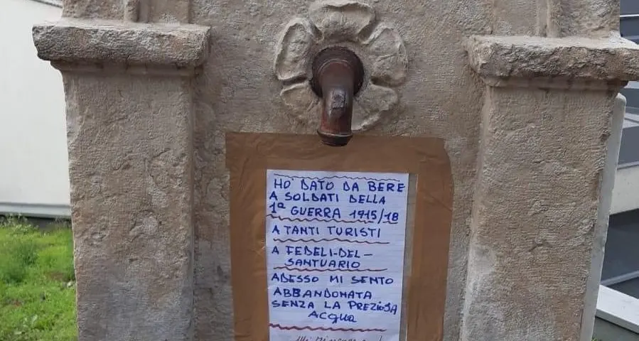 A Rovereto niente più acqua dalla fontanella della Madonna del Monte: scatta la protesta