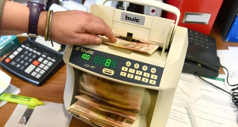 Conto svuotato con false generalità, la banca dovrà risarcire: vittima un trentino