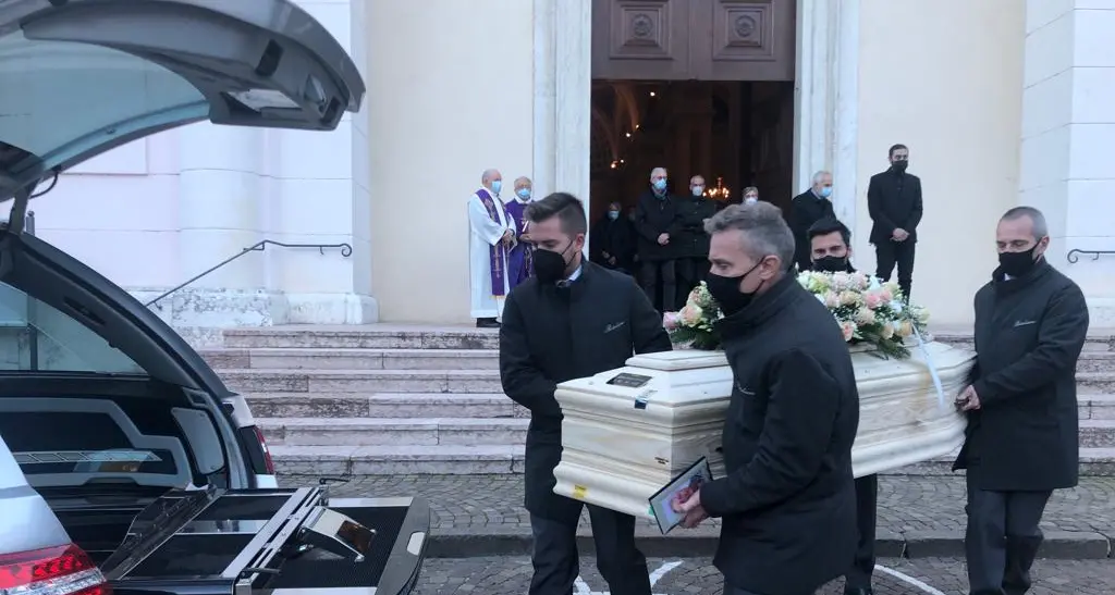 Mezzolombardo dice addio alla dottoressa Delucca: «un esempio di amicizia e di dedizione al lavoro»