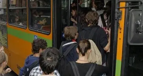 Trasporti pubblici, da domani in Trentino obbligo di mascherina Ffp2 per chi ha più di 6 anni