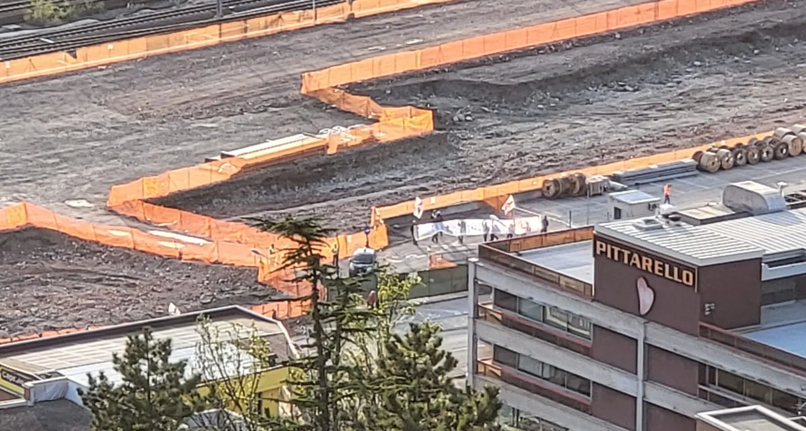 No Tav, nuova protesta con striscioni e tamburi in via Brennero