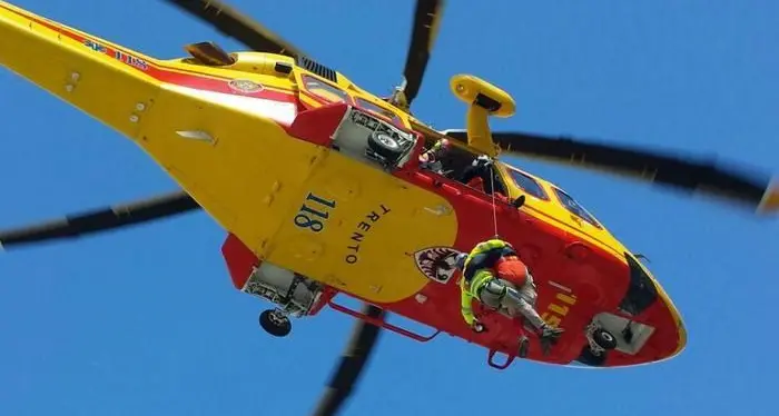 Pinzolo, cade in pista: gravissima sciatrice 31enne