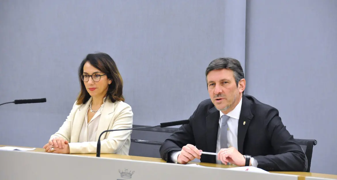 Acquisti online, intesa tra Provincia di Trento e Amazon per commercio online Spinelli: «Vetrina per i prodotti trentini»