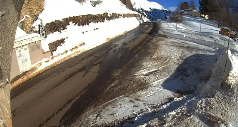 Passo Fedaia, strada riaperta dopo lo stop per il pericolo valanghe