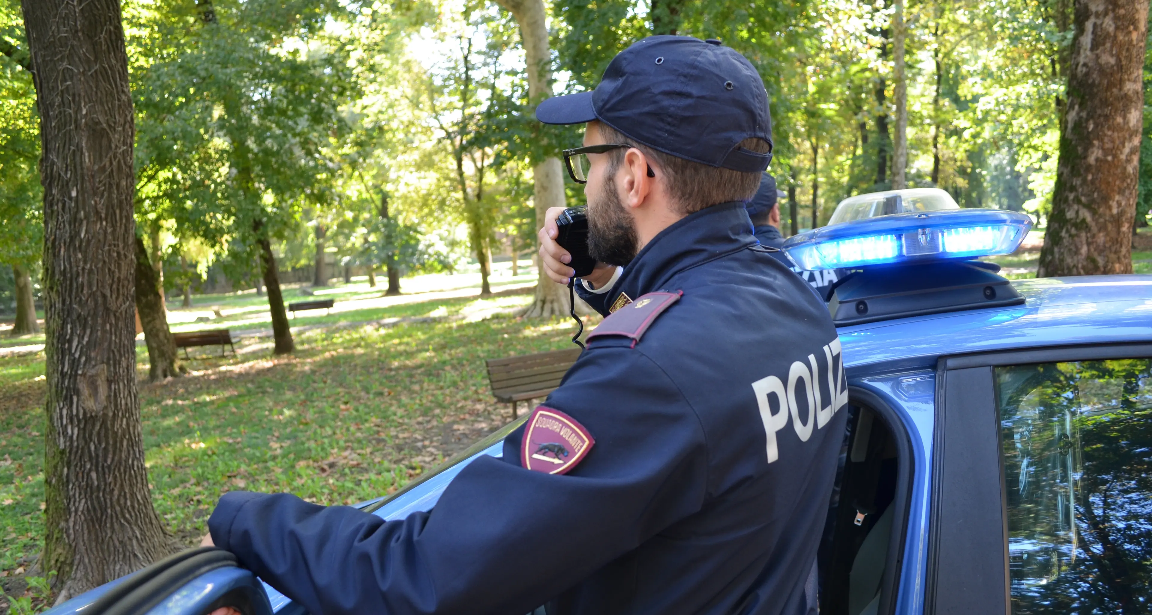 Armato di coltello si oppone a un controllo della polizia, arrestato al parco delle Albere