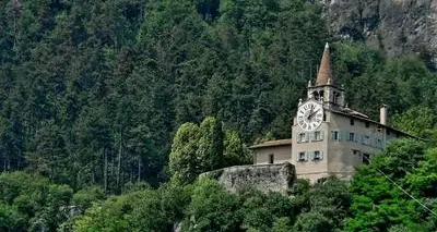 Mori, dal santuario vola nel dirupo per venti metri