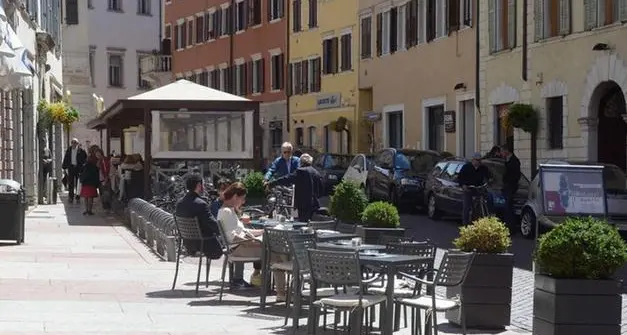 Plateatici, dal Consiglio provinciale trentino il sì unanime alla proroga delle regole stabilite nel periodo Covid
