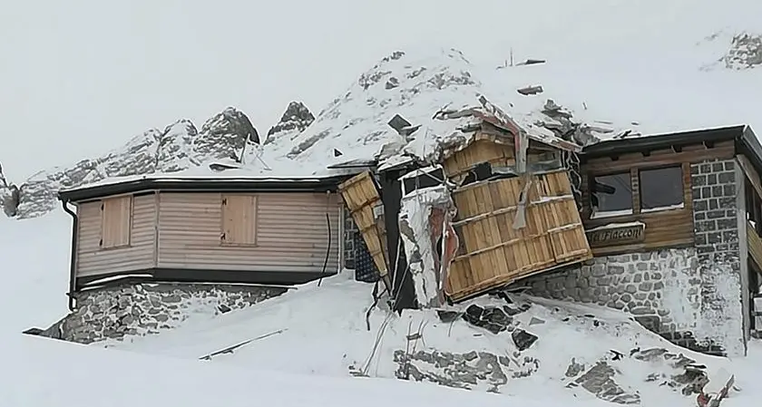 Lawine vernichtet Schutzhütte auf der Marmolada