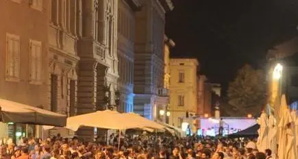 Vigiliane, stop alle bevande da asporto fuori dai tavolini dei bar