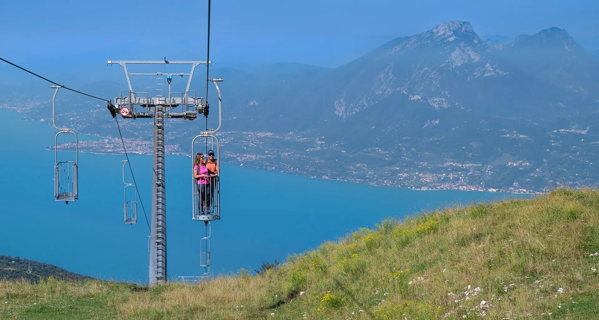San Zeno di Montagna, riapre la funivia di Prada Costabella. Ma attenzione: c’è ancora la neve