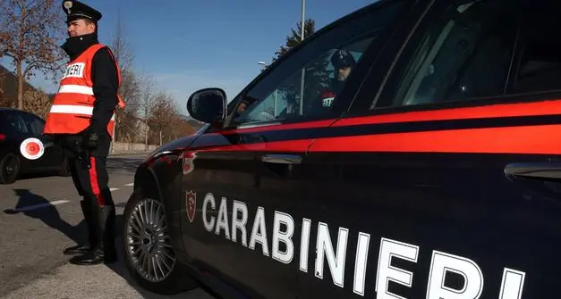 Moena, fuggono al posto di blocco dei carabinieri: tre giovani nei guai