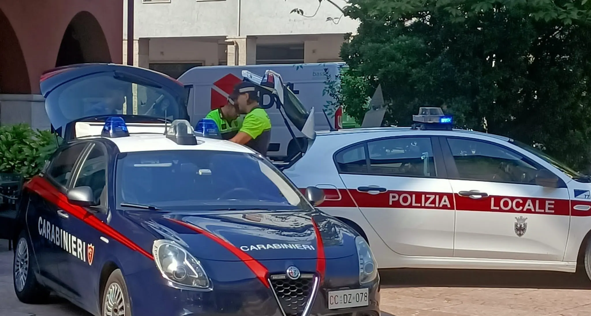 Controlli dei carabinieri e della polizia locale nei parchi di Trento: tre denunciati per spaccio, dieci segnalati per uso personale