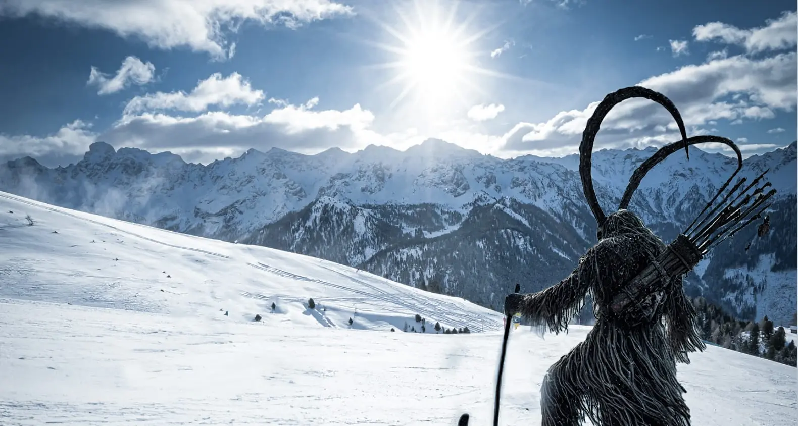 I Krampus scendono in pista per l’apertura degli impianti tra Buffaure e Ciampac