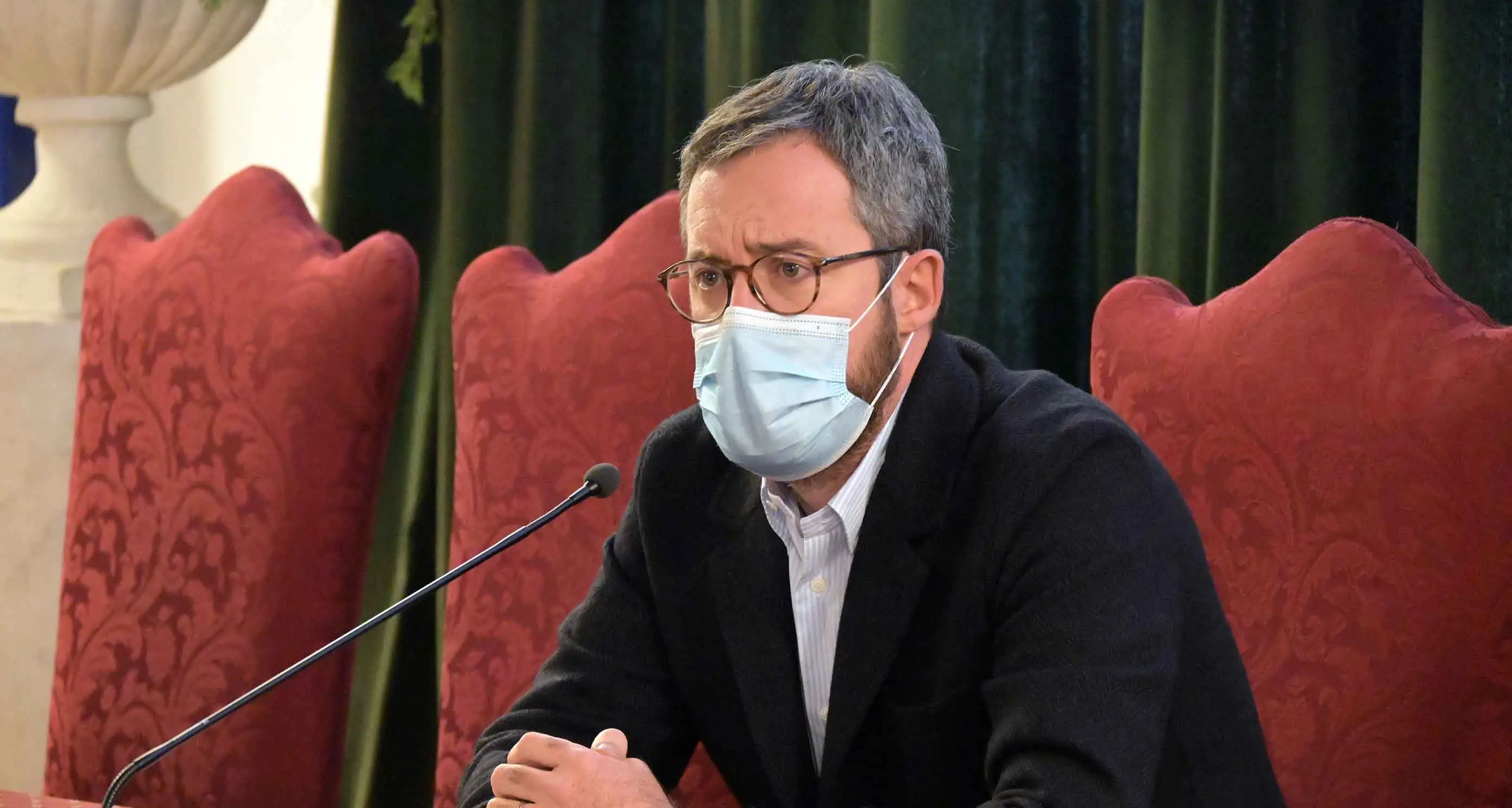 Il sindaco Ianeselli dopo lo sputo in faccia: «c’è bisogno di riflettere sul rapporto fra partecipazione e rappresentanza»