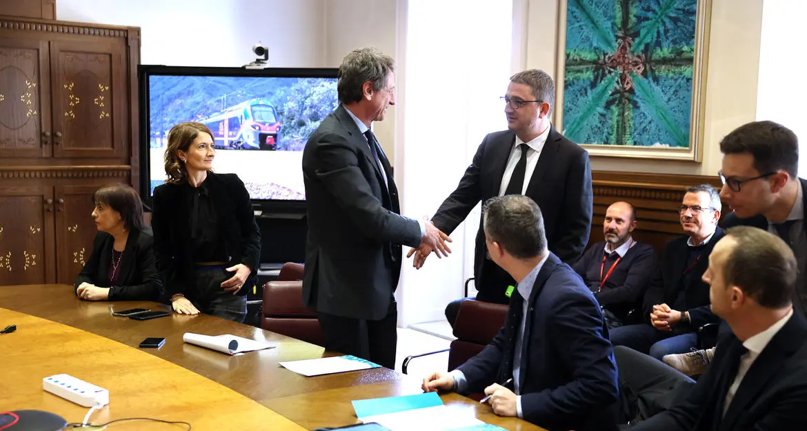 La Provincia di Trento e Trenitalia firmano un contratto da 254,4 milioni: in arrivo 13 nuovi treni