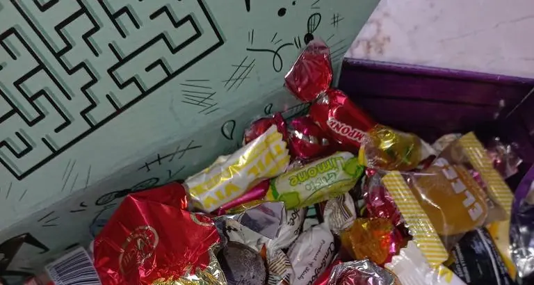 Gardone, distribuiti cioccolatini avariati ai bambini per Halloween