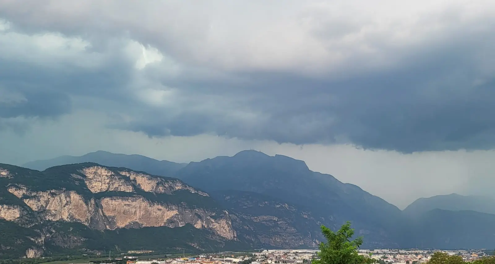 Arrivano i temporali: in Trentino è scattata l’allerta gialla