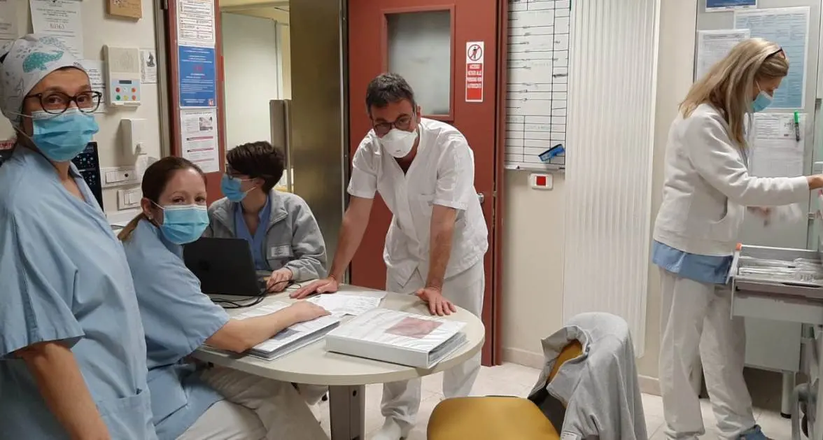 Un anno fa il primo ricovero in Trentino: il pensiero di medici e infermieri