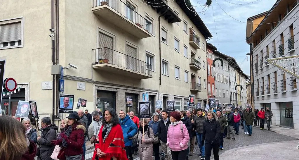 Trento, No vax ancora in piazza