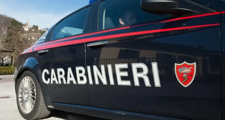 Ruba nel negozio di elettronica e scappa: fermato e poi arrestato