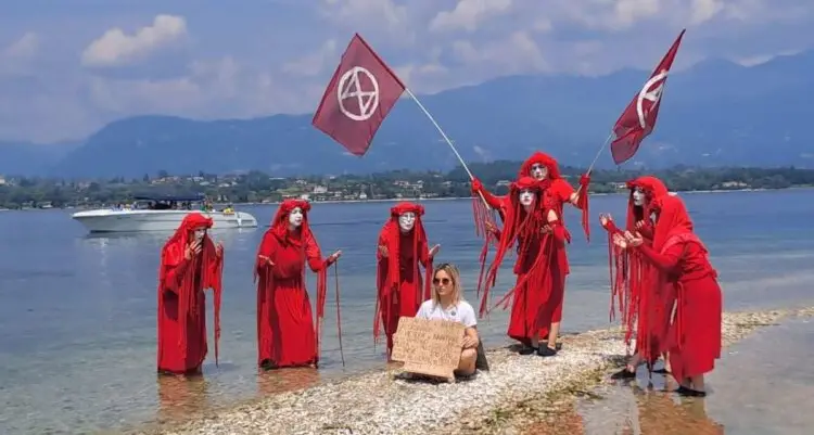 Lago di Garda, nuovo blitz degli ambientalisti sull’Isola dei Conigli