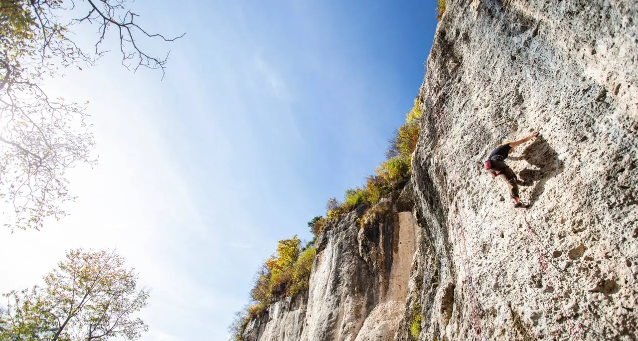 L'arrampicata inclusiva sulle Dolomiti: al via il crowdfunding per recuperare la “Falesia Dimenticata”