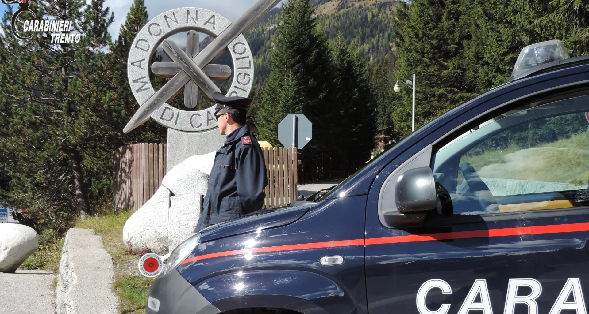 Campiglio, giovane ruba giacca da 600 euro: smascherato dalle telecamere “si pente” e paga, la titolare lo perdona