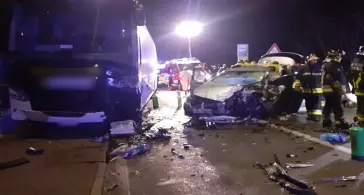 Auto contro un bus nella zona di Lodrone, tre persone in gravi condizioni