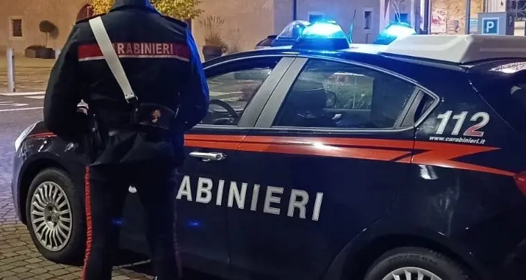 Raccoglitori di mele di giorno, ladri nel tempo libero: trovati con 6 mila euro di refurtiva