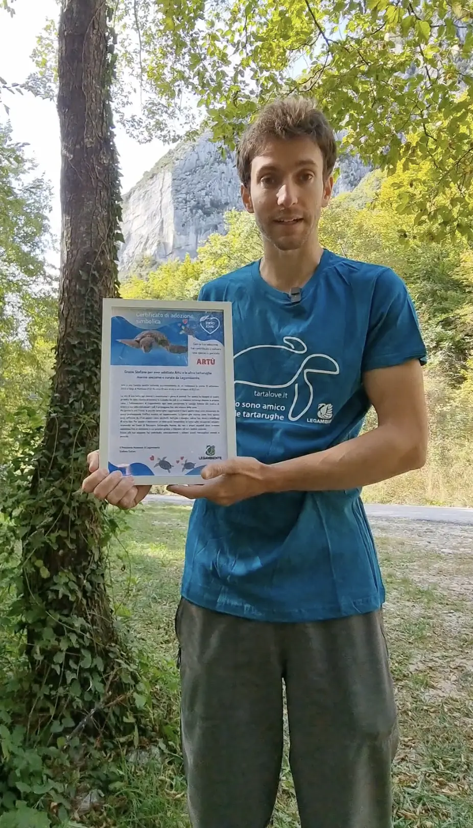 Il campione di arrampicata Stefano Ghisolfi adotta una tartaruga marina
