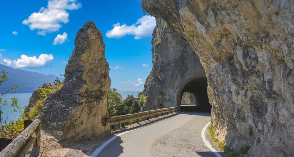 Strada della Forra chiusa a lungo: preoccupazioni per la stagione turistica. Un tavolo di lavoro per studiare le alternative