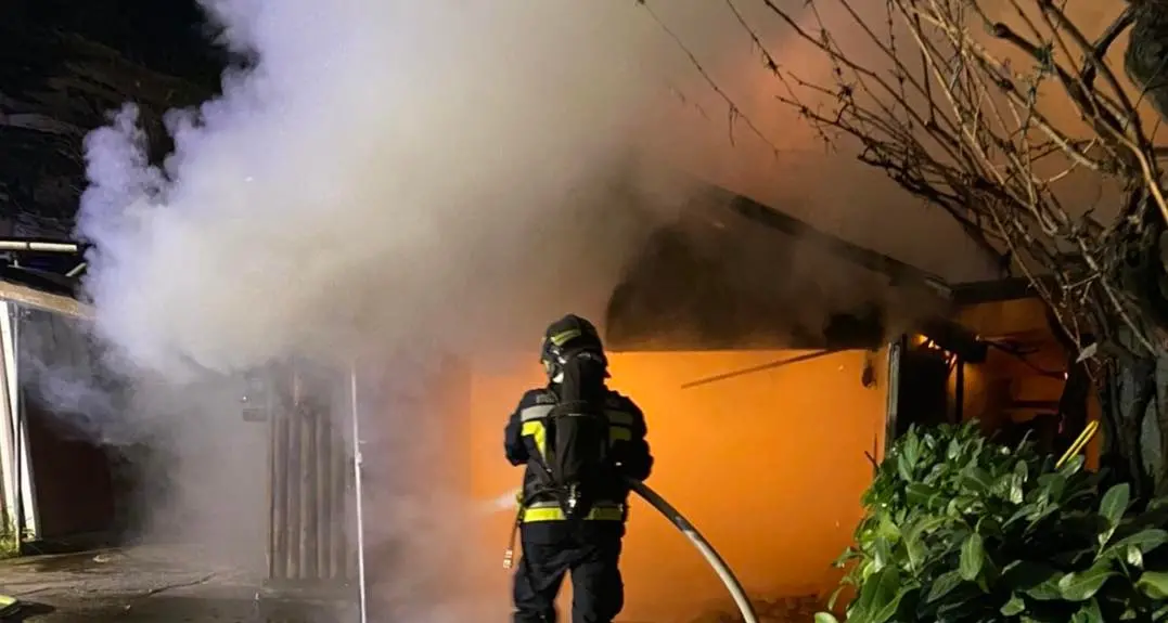 Incendio in una palazzina sulla collina di Trento