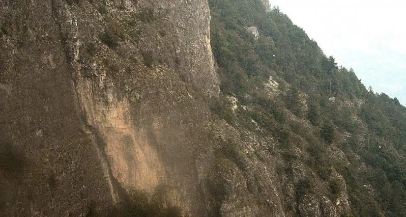 Frana la montagna, nottata di paura a Mezzocorona