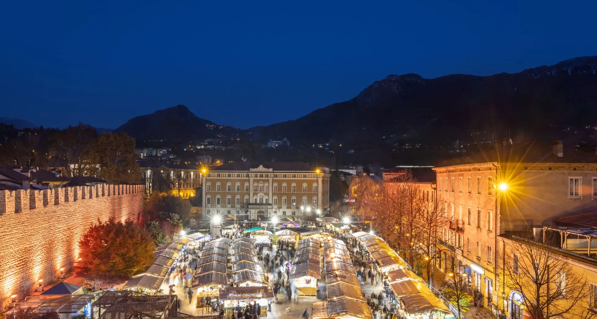 Trento, oggi si spengono le luci sulla trentesima edizione del Mercatino di Natale: superata quota 700 mila presenze
