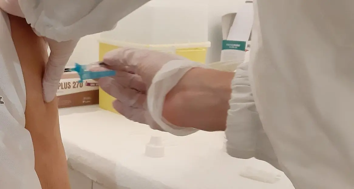 Vaccinazioni in Trentino, via alle prenotazioni per conviventi e caregiver di disabili
