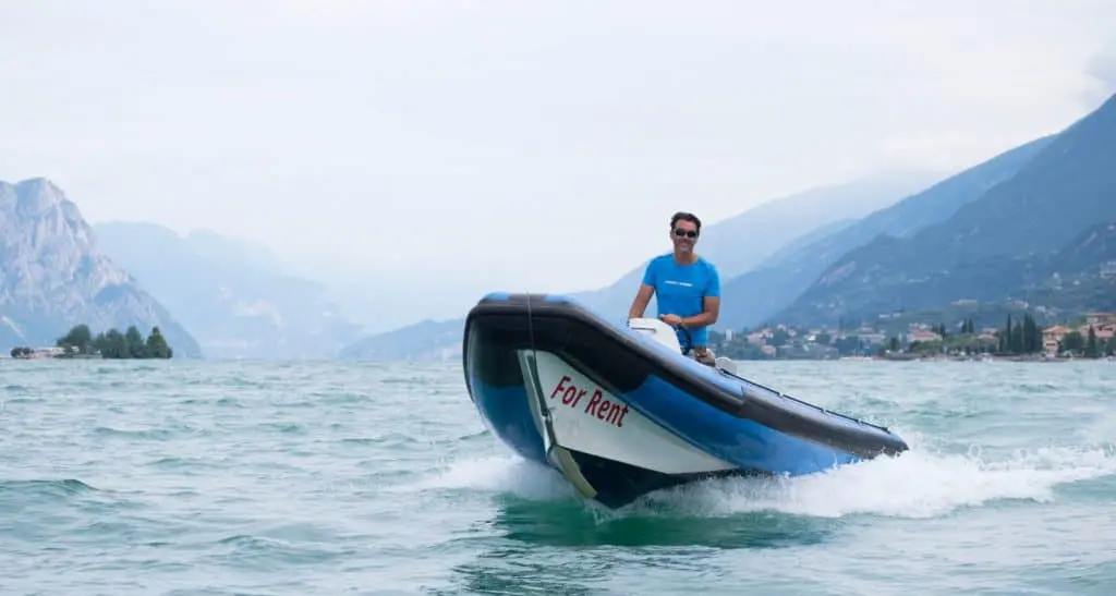 Lago di Garda, lutto nel mondo della vela: è morto Claudio Brighenti, aveva 47 anni