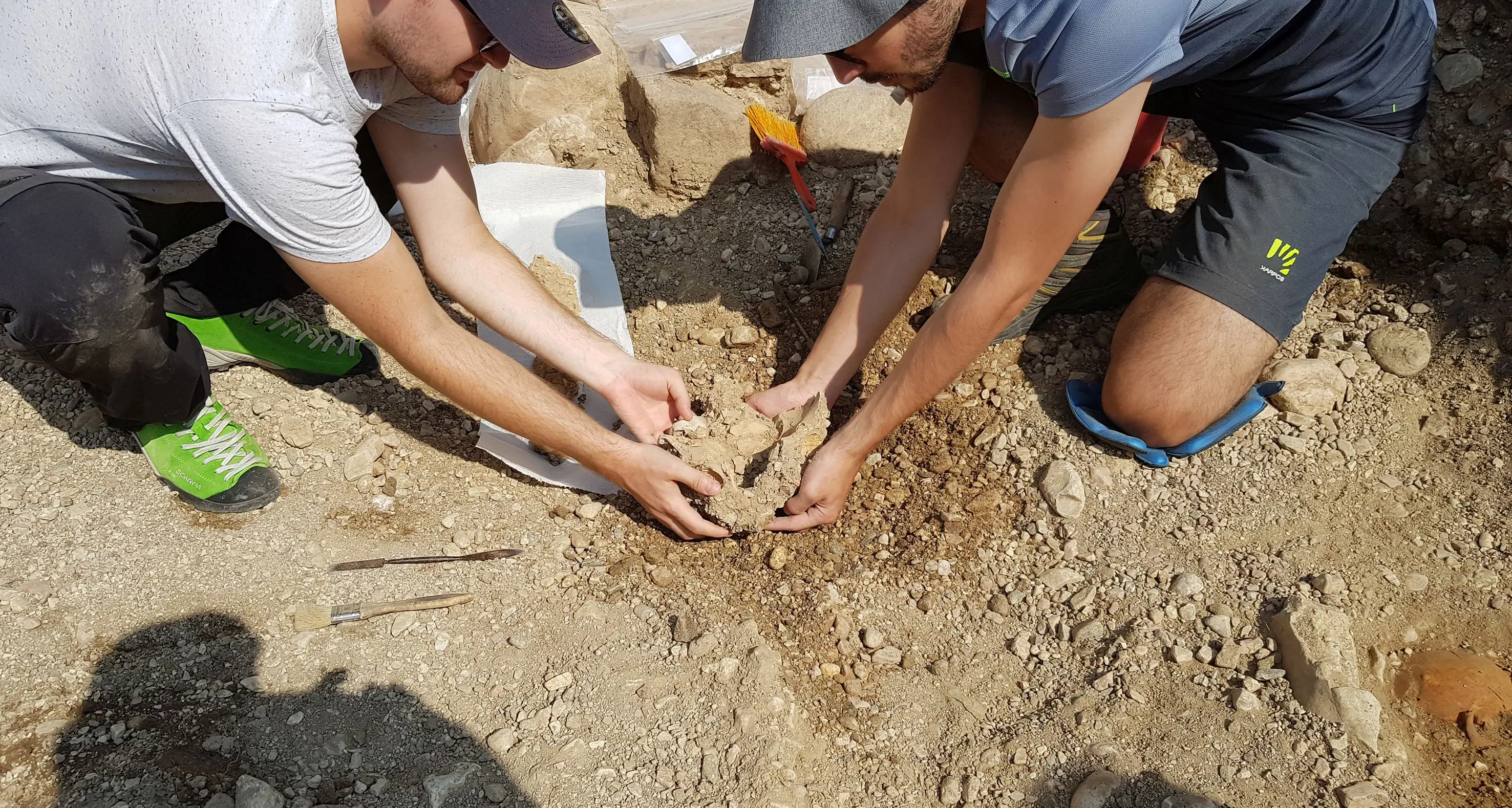 Eccezionale scoperta archeologica: a Sopramonte vengono alla luce quattro sepolture medioevali