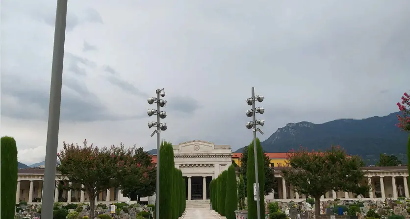 Trento, arrivano le telecamere per controllare il cimitero