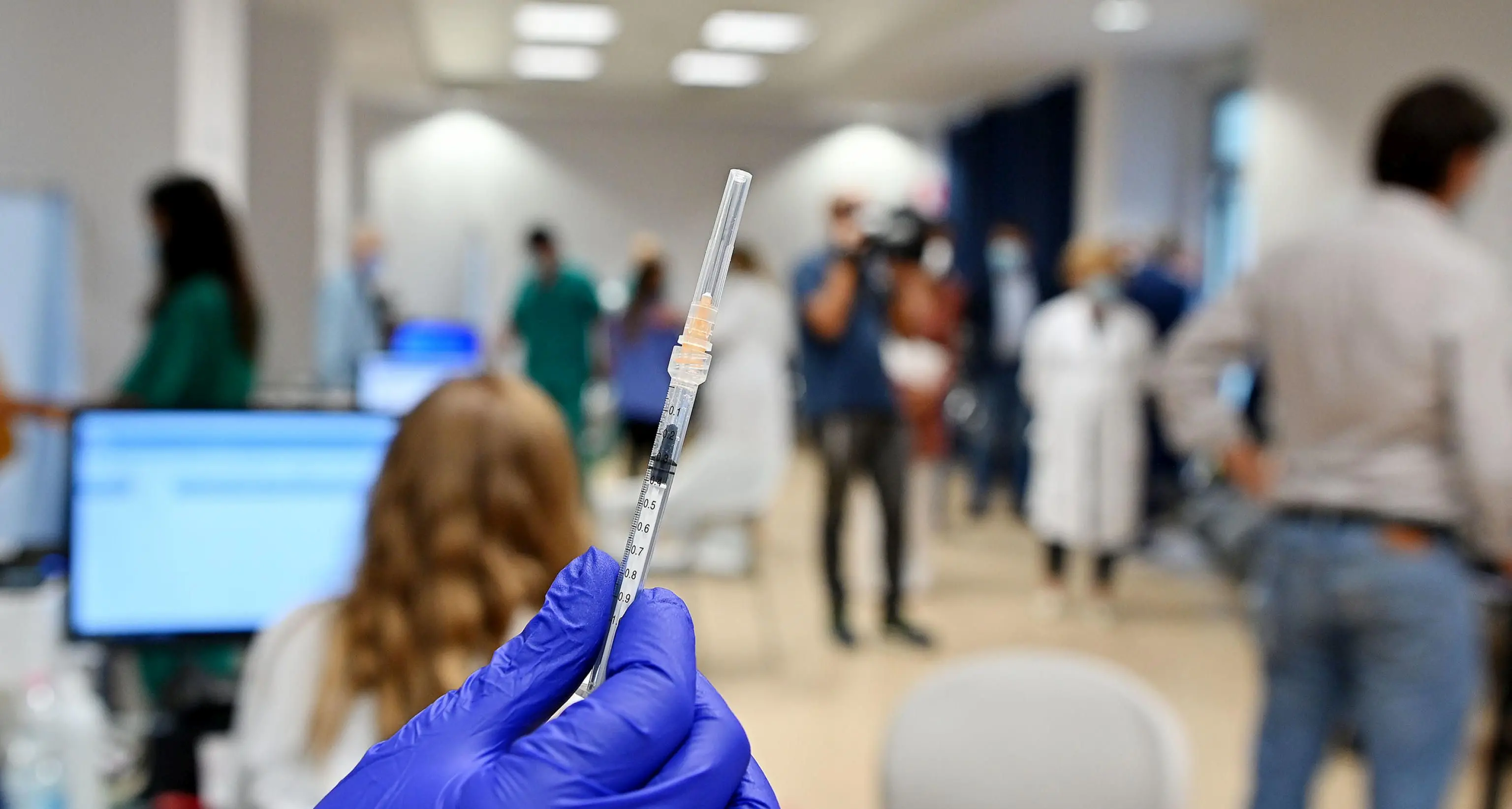 «Per cinque giorni apertura straordinaria dalle 6 alle 24 dei centri vaccinali trentini»