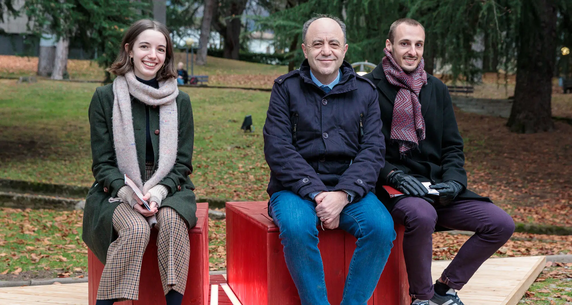 Trento, inaugurate le panchine rosse dagli universitari contro la violenza sulle donne