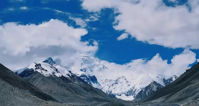 L'Everest è sempre più alto: cresce di 2 millimetri l'anno