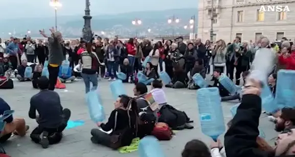 Green pass, la Questura di Trieste emette 12 fogli di via: con i manifestanti di CasaPound anche due anarchici trentini