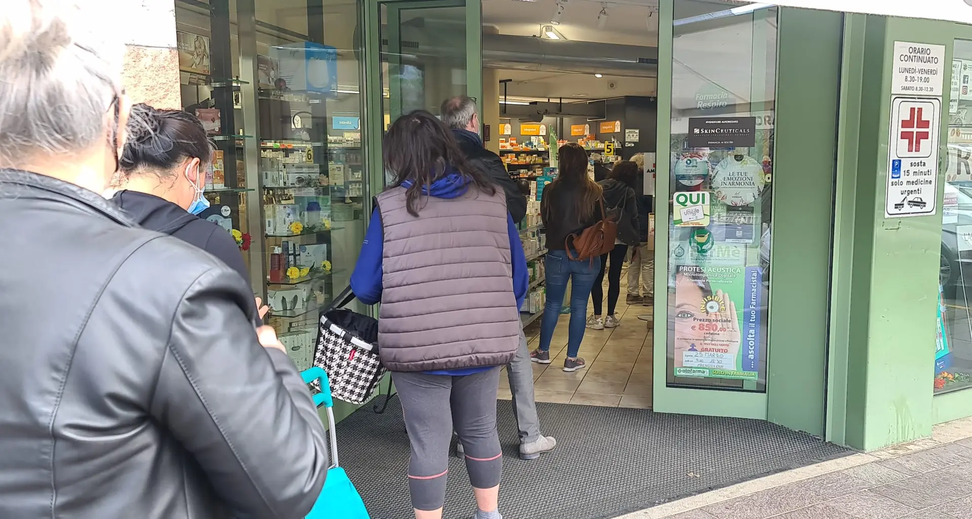 Vigilia di Pasqua in zona rossa a Trento: assalto a supermercati e negozi di bricolage